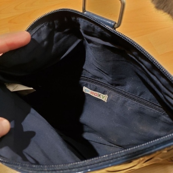 ROXY Foldover Zippered Clutch - Picture 4 of 4